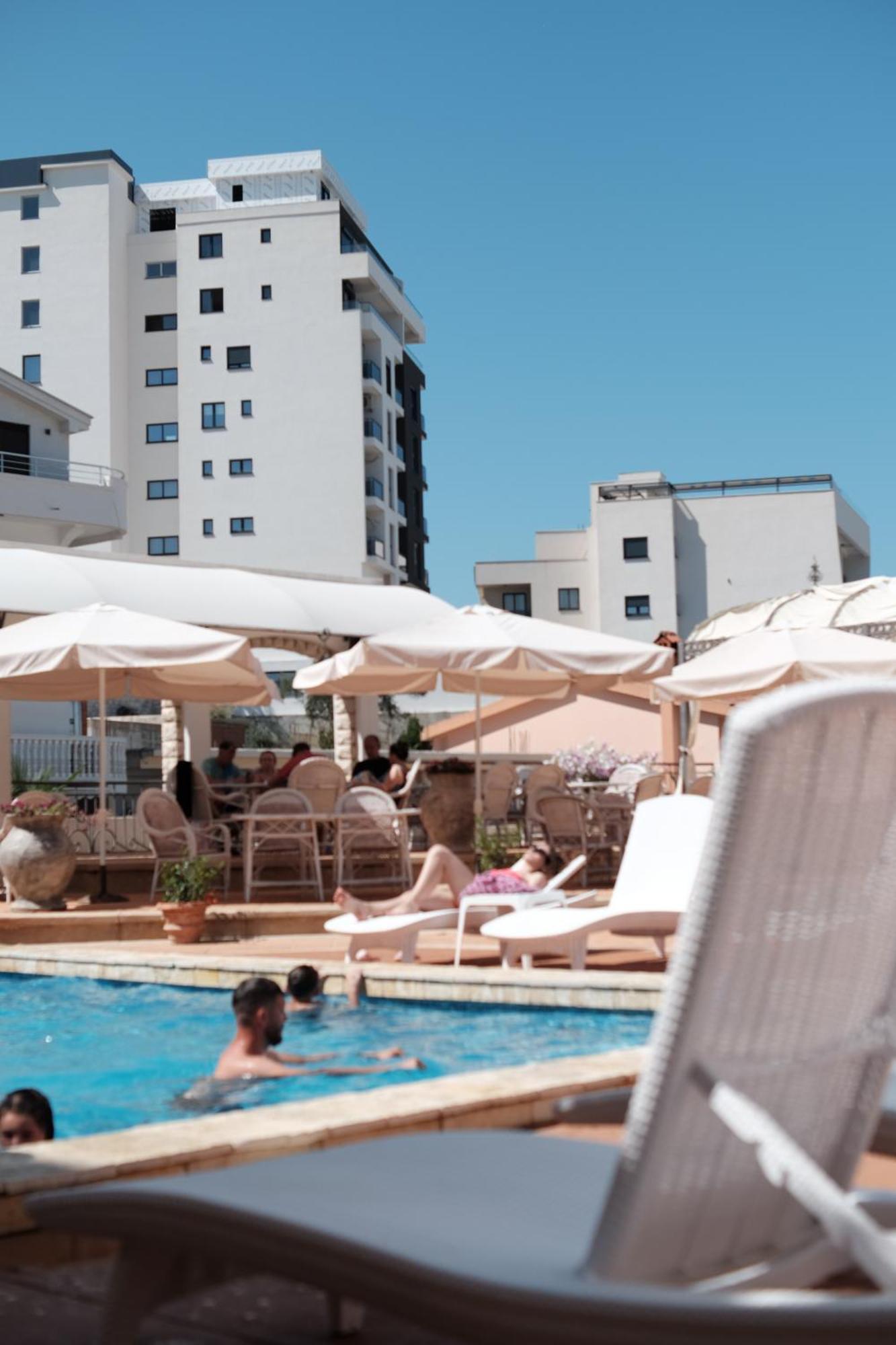 Hotel Kleopatra Улцинь Екстер'єр фото